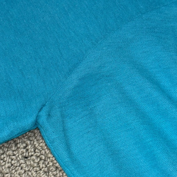 Vintage 1980s Levi's Men's Polo in a classic blue. Large. - Picture 7 of 7